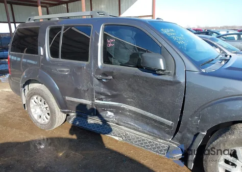 2010 Nissan Pathfinder Le из США, поврежденный, VIN 5N1AR1NN5AC610413